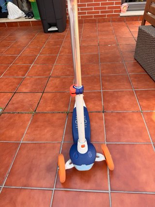 Patinete infantil 3 ruedas naranja y azul