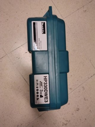 Maletín Makita con cargador y 2 baterías