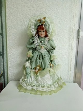 Muñeca de Porcelana Grande