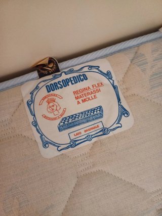 Lettino con sbarre decorato