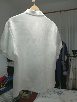 Polo blanco con cenefas