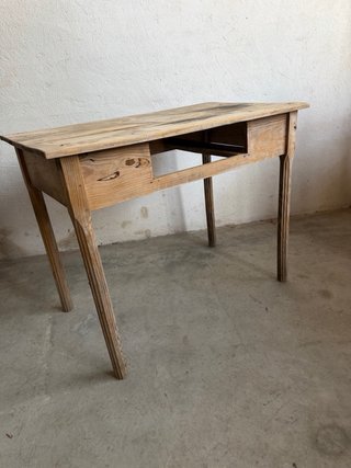 Mesa de madera rústica