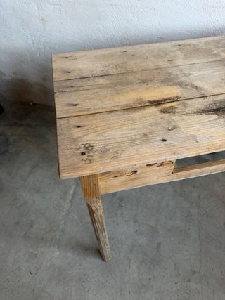Mesa de madera rústica