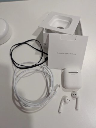 Apple AirPods 2da Gen con Estuche de Carga