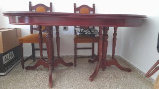 Mesa de comedor ovalada de madera