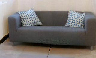 Sofá gris de tela