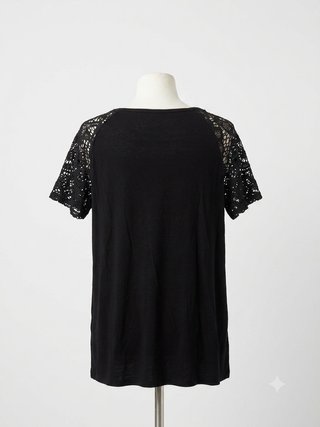 Camiseta Negra Calada Manga Corta