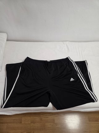 Camiseta Polo y pantalón para hacer deporte