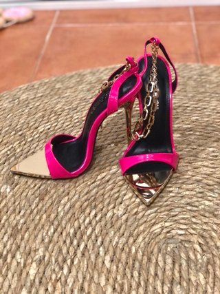 Sandalias Public Desire tacón cadena dorada rosa