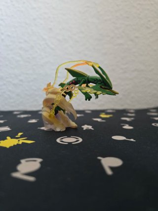 Mega Rayquaza Kaiyodo Figura