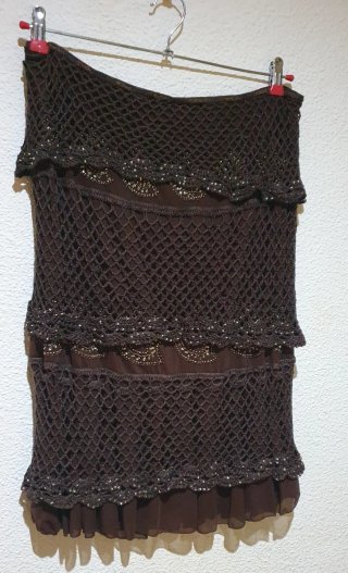 Falda marrón con crochet y pedrería
