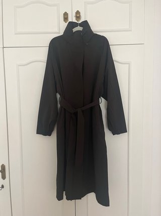 Chubasquero Oysho mujer botones magnéticos