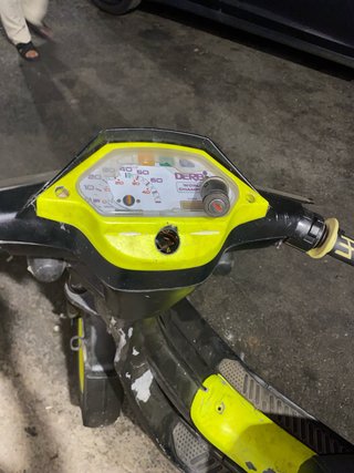 Moped Dervi Negro y Amarillo
