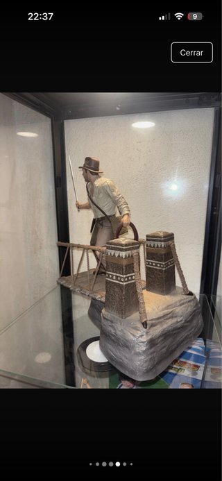 Figura Indiana Jones con látigo y espada