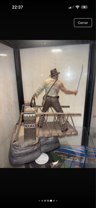 Figura Indiana Jones con látigo y espada