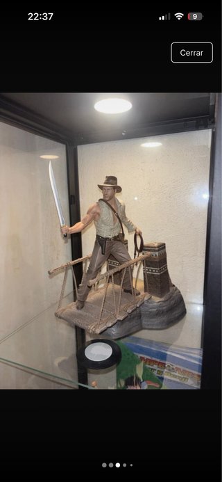 Figura Indiana Jones con látigo y espada