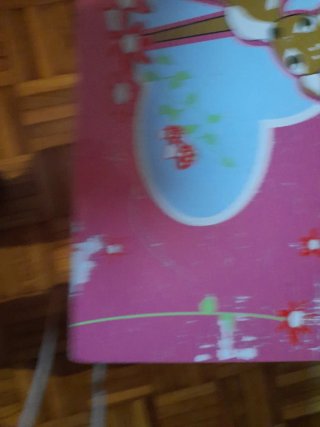 Baúl infantil decorado con ciervos y flores