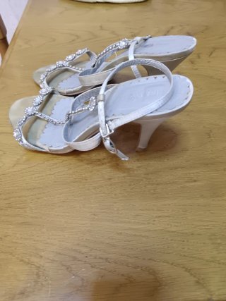 Sandalias de fiesta Lorena Fuentes plateadas