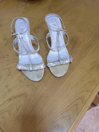 Sandalias de fiesta Lorena Fuentes plateadas