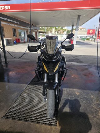 QJMotor SRT 900 S Negra y Amarilla