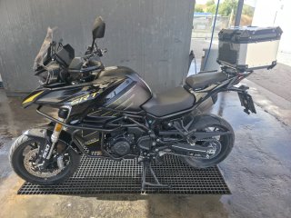 QJMotor SRT 900 S Negra y Amarilla