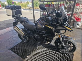 QJMotor SRT 900 S Negra y Amarilla