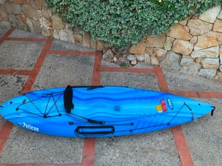 Kayak de mar individual autovaciable.