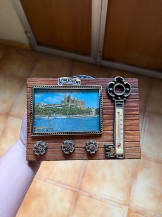 Portallaves decorativo con termómetro