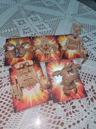 Figuras Bakugan, Trampas y Battle Gear