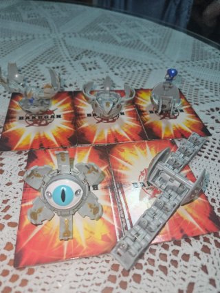 Figuras Bakugan, Trampas y Battle Gear