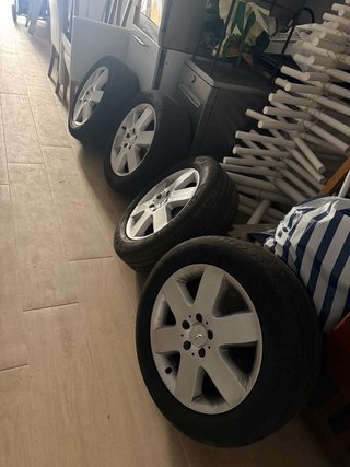 4 Llantas Originales con Neumáticos