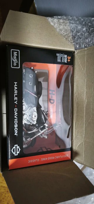 Maisto Harley Davidson Road King Classic 1:24
