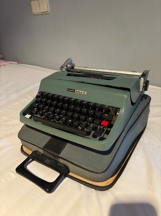 Máquina de escribir Olivetti Lettera 32