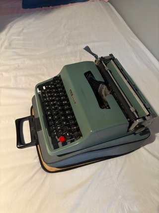 Máquina de escribir Olivetti Lettera 32