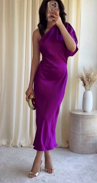 Vestido asimétrico satinado