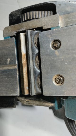 Cepillo Eléctrico Makita N1923B
