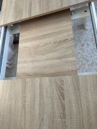 Mesa de salón grande, extensible y moderna.
