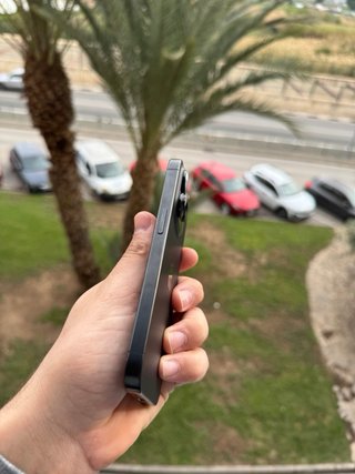 iPhone 15 Pro - 93% Batería