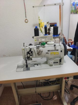 Máquina de coser triple arrastre doble aguja