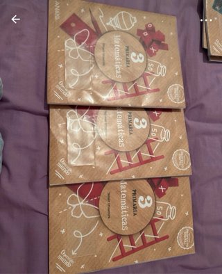 Libro de matemáticas, lengua y cono