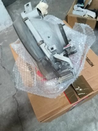 faro izquierdo toyota  LC 90 año 1998