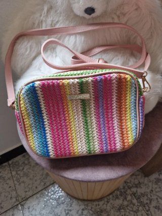 Bolso de mano tejido multicolor marca gererica