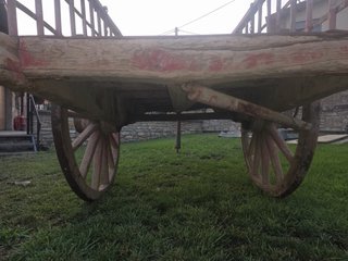 Carro antiguo de madera