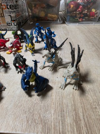 Lotto 16 Pezzi Action Figure Mostri Draghi Dinos