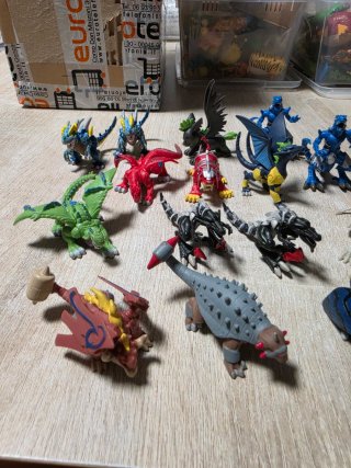 Lotto 16 Pezzi Action Figure Mostri Draghi Dinos