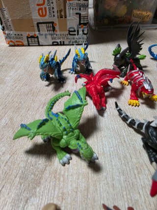 Lotto 16 Pezzi Action Figure Mostri Draghi Dinos