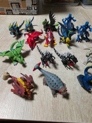 Lotto 16 Pezzi Action Figure Mostri Draghi Dinos