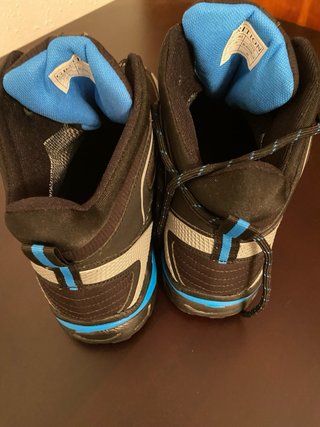 Zapatos de montaña sin usar