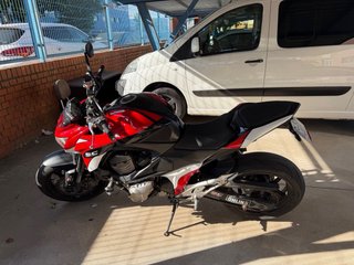 Kawasaki Z800E Roja y Blanca