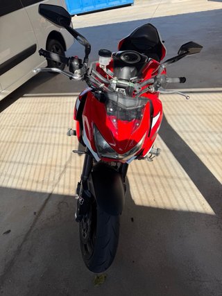 Kawasaki Z800E Roja y Blanca